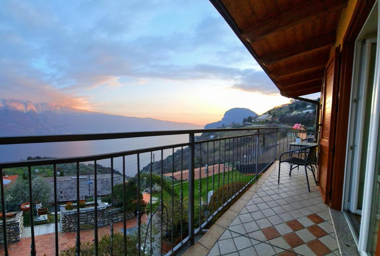 Casa Elka Residence Lake View And Pool By Garda Domus Mea Pieve  Exteriör bild